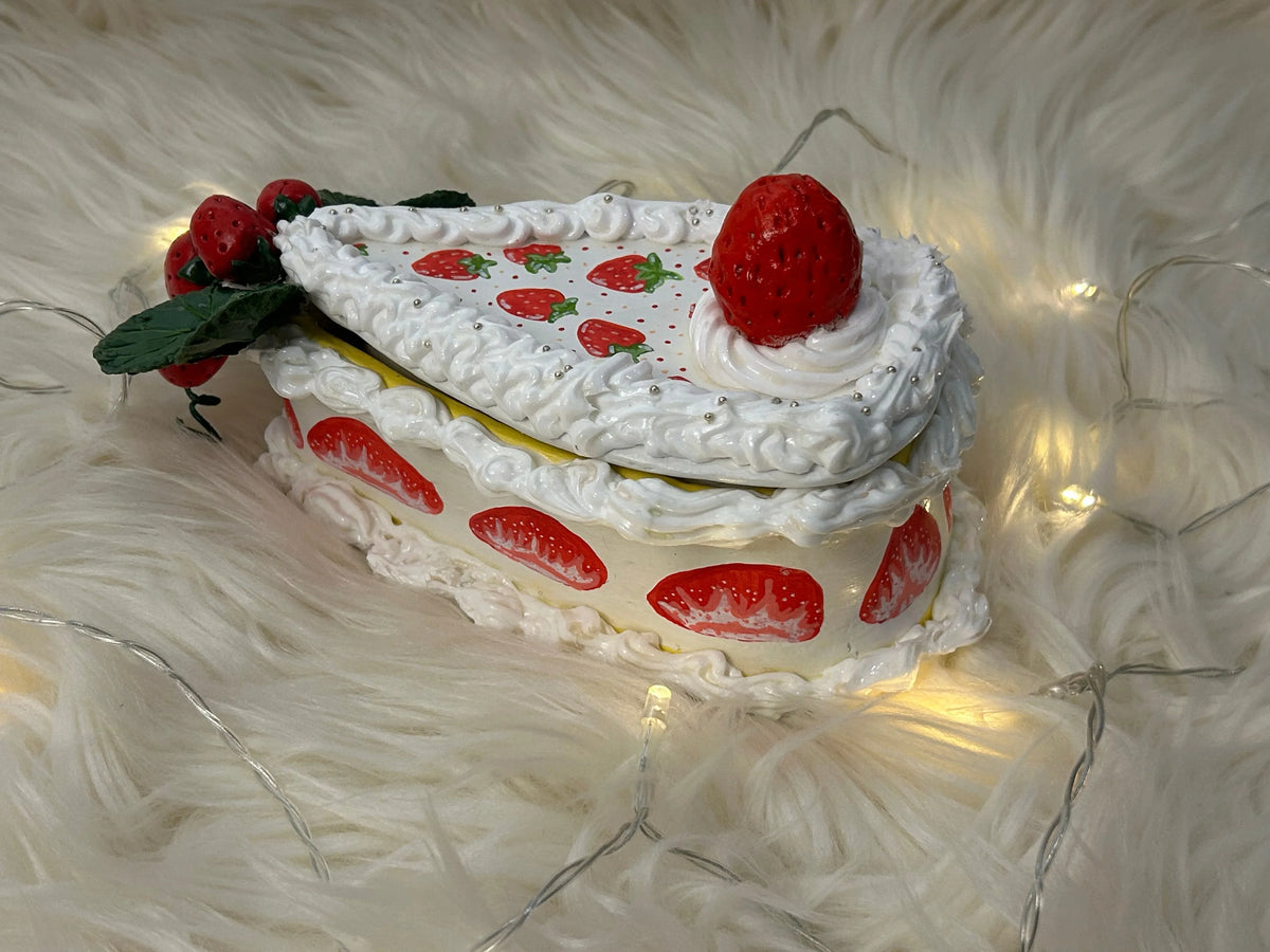 Strawberry Short Cake Clay Box Novyra